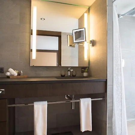 Ambassador Hotel 5*