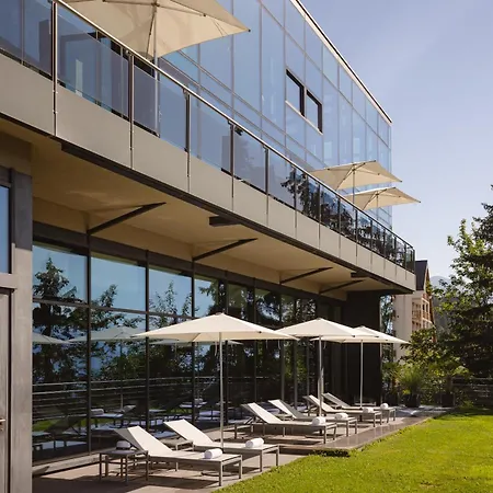 Ambassador Hotel 5*